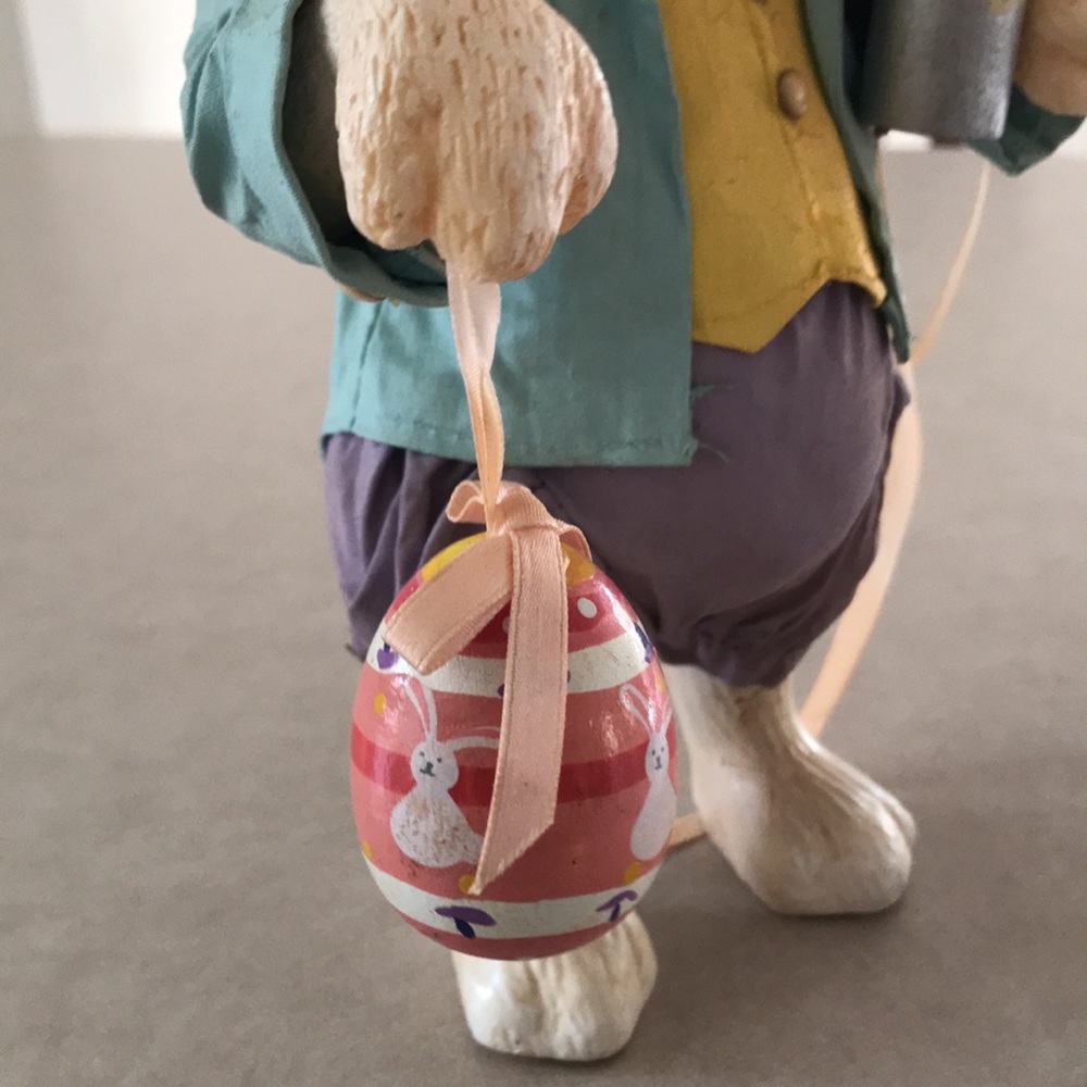 Adorable Easter bunny figurine - Picture 3 of 5